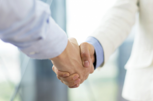 关于出售全资子公司齐齐哈尔新盛娱乐环境能源有限公司51%股权及通过黑龙江新盛娱乐综合智慧能源股份有限公司对其增资的公告