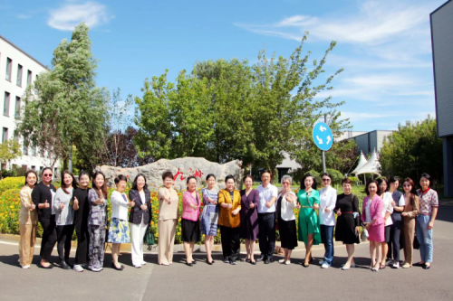 深圳市女企业家代表到新盛娱乐集团考察调研